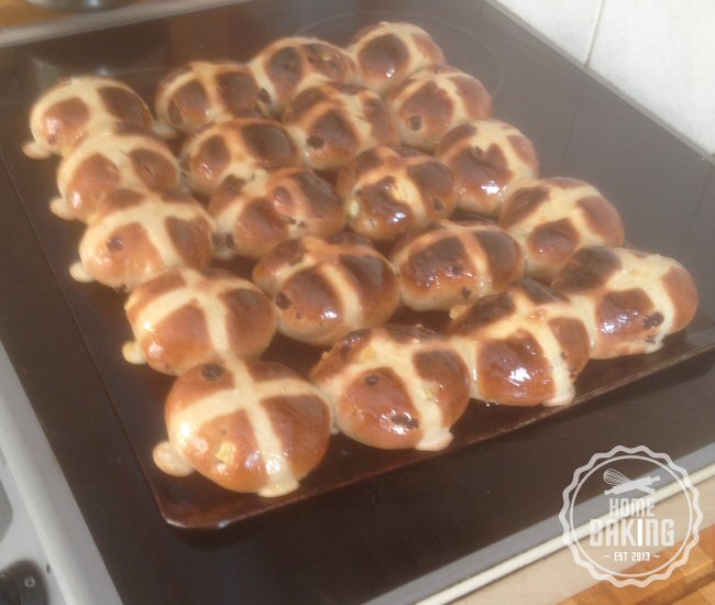 baked hot cross buns